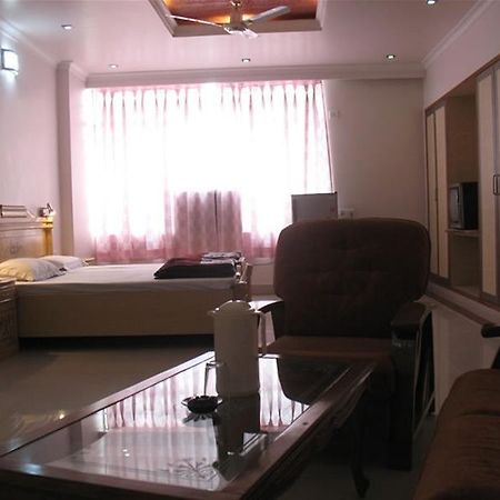 Hotel Gaurav Kanpur Exterior foto